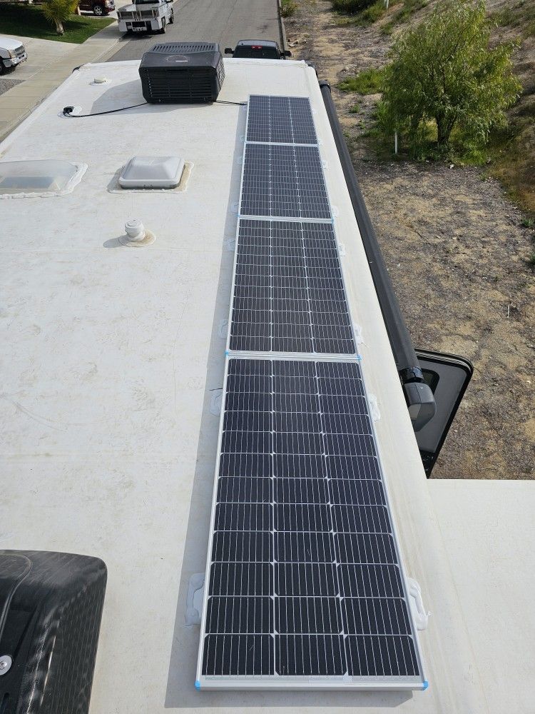 SOLAR PANEL RV MOTORHOME SYSTEM (INSTALLED)