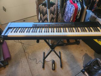 Yamaha p80 88 Hammer action weighted keys with stand power supply and sustain pedal
