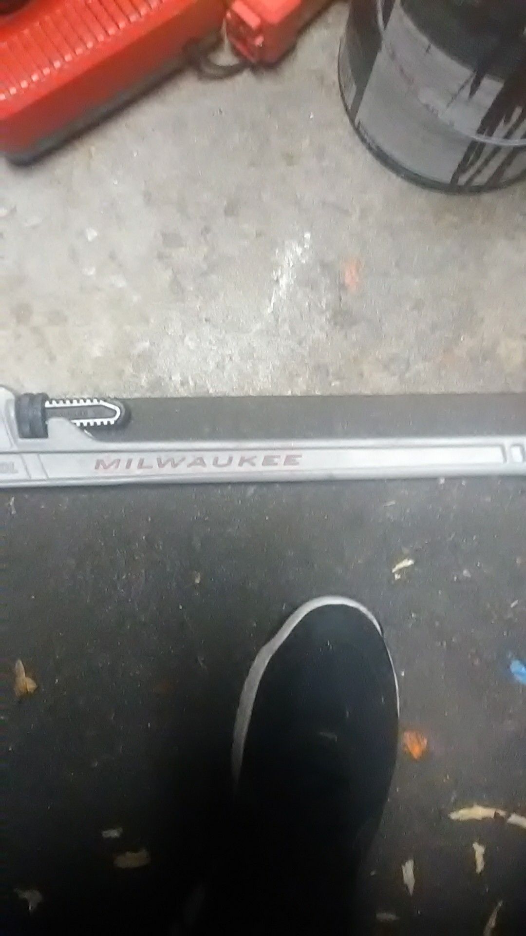 Milwaukee pipe wrench 10l