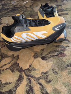 Adidas Yeezy Boost 700 MNVN Honey Flux Size 10.5