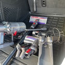 Dyson V10 Vacuum Working Good