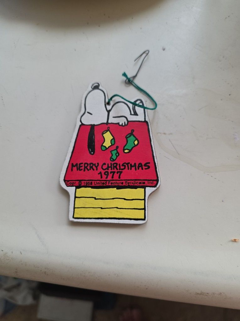vintage Peanuts Snoopy Christmas ornament from 1977