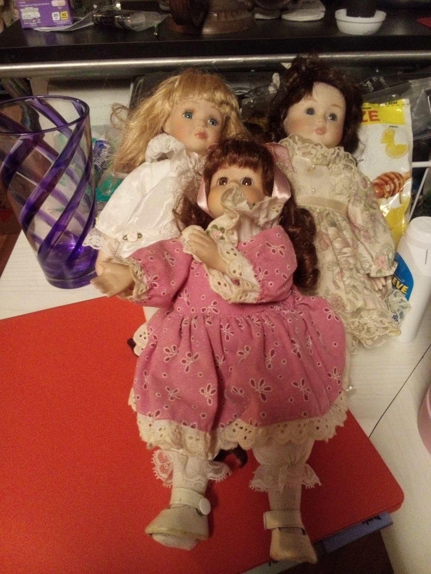 Lots Of Antique Dolls 