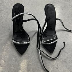 Black And Silver Jlo Heels Size 8.5