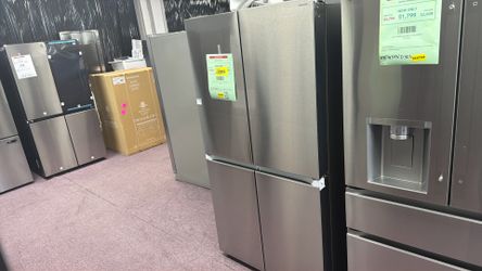 Samsung Bespoke counter-Depth Beverage Center 23-cu ft 4-Door 36-in Wide with Dual Ice Maker and Door within Door