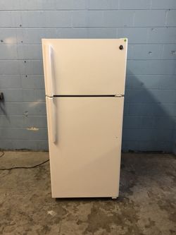 Gorgeous White 16 Cubic Foot Refrigerator