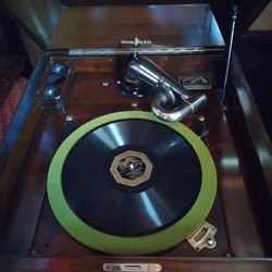 Victor Victrola Vintage Piece 