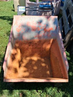 Motorized wheelbarrow