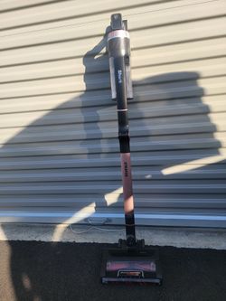 Shark Stratos Cordless Stick Vacum 