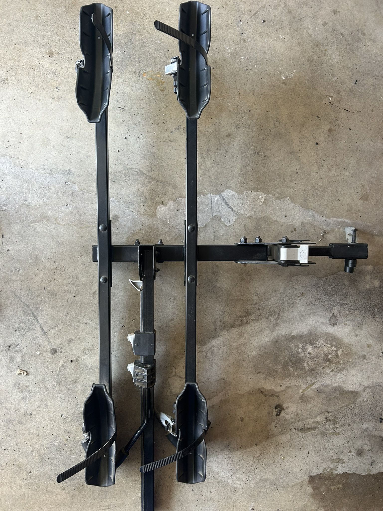 Thule Pro XT 2, Two Bicycle Car Rack ( Key Missing)