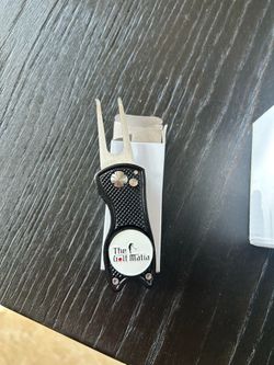 Divot tool