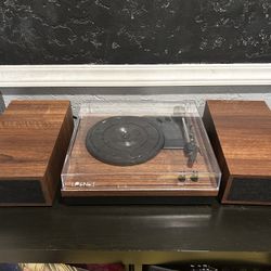LP&No 1 Bluetooth Vinyl Record Player With Records