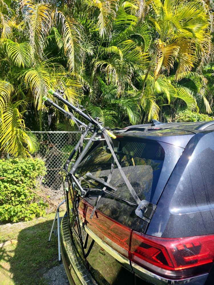 The Allen Sports Deluxe 3-Bicycle Trunk Mounted Bike Rack Carrier (Model 103DN)
Brand new.