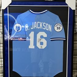 BO JACKSON SIGNED/ FRAMED JERSEY 