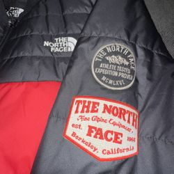 Brand New TNF mens tahoe expedition bomber quilted jacket. 