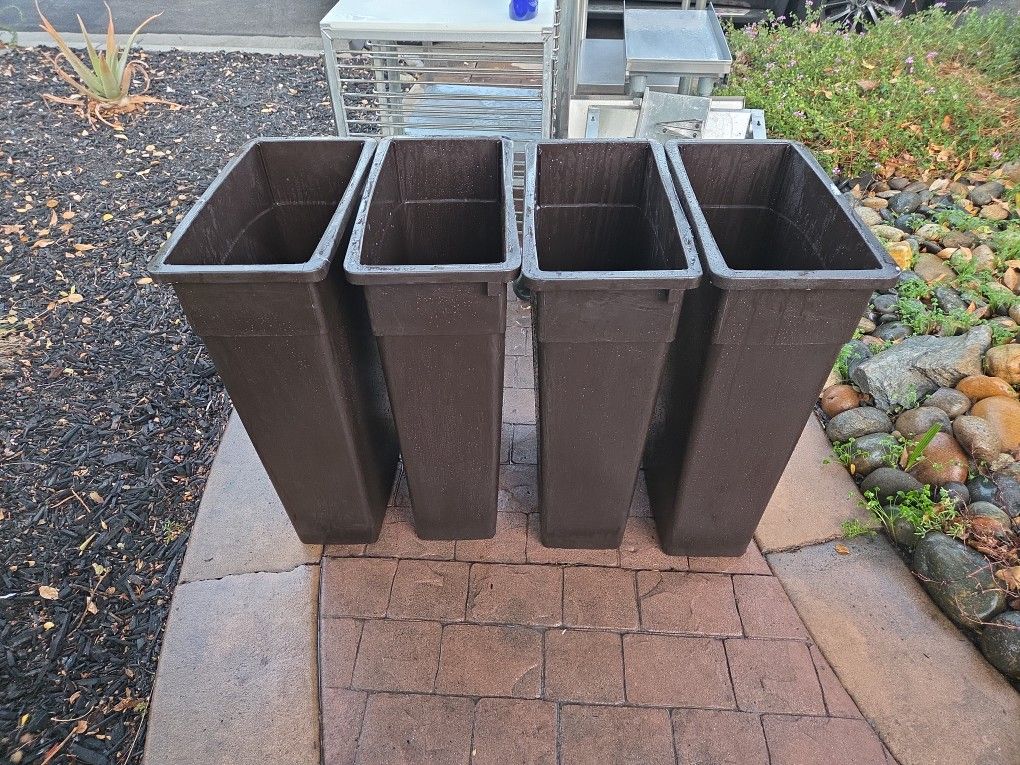 Trash Cans, Slim Jim - 4