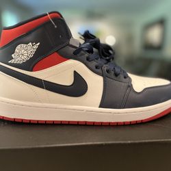 Jordan 1 Retro Mid (Red White And Blue) - New