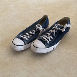 Size 8 Converse 