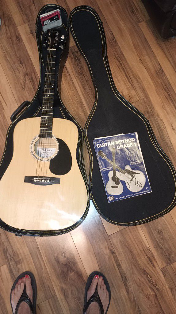 Johnson 10-610N Guitar & Case