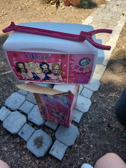 vintage 2004 Hasbro Lil' Bratz Easy-Bake Oven.