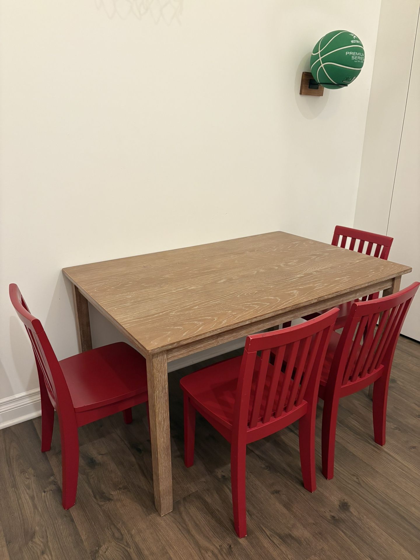 Pottery Barn Kids Desk Table With 4 Chair