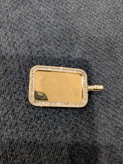 2.80 ct Diamond gold pendant