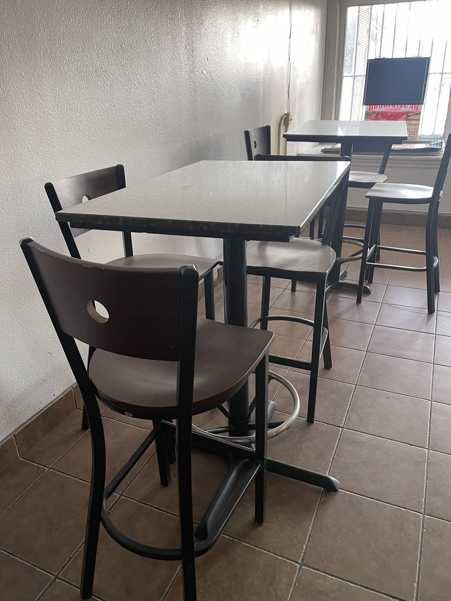Table/chairs
