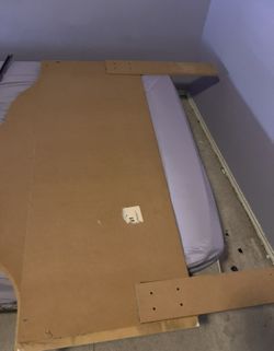 Queen size bed White Headboard (Pick Up Today in Cedar Park)