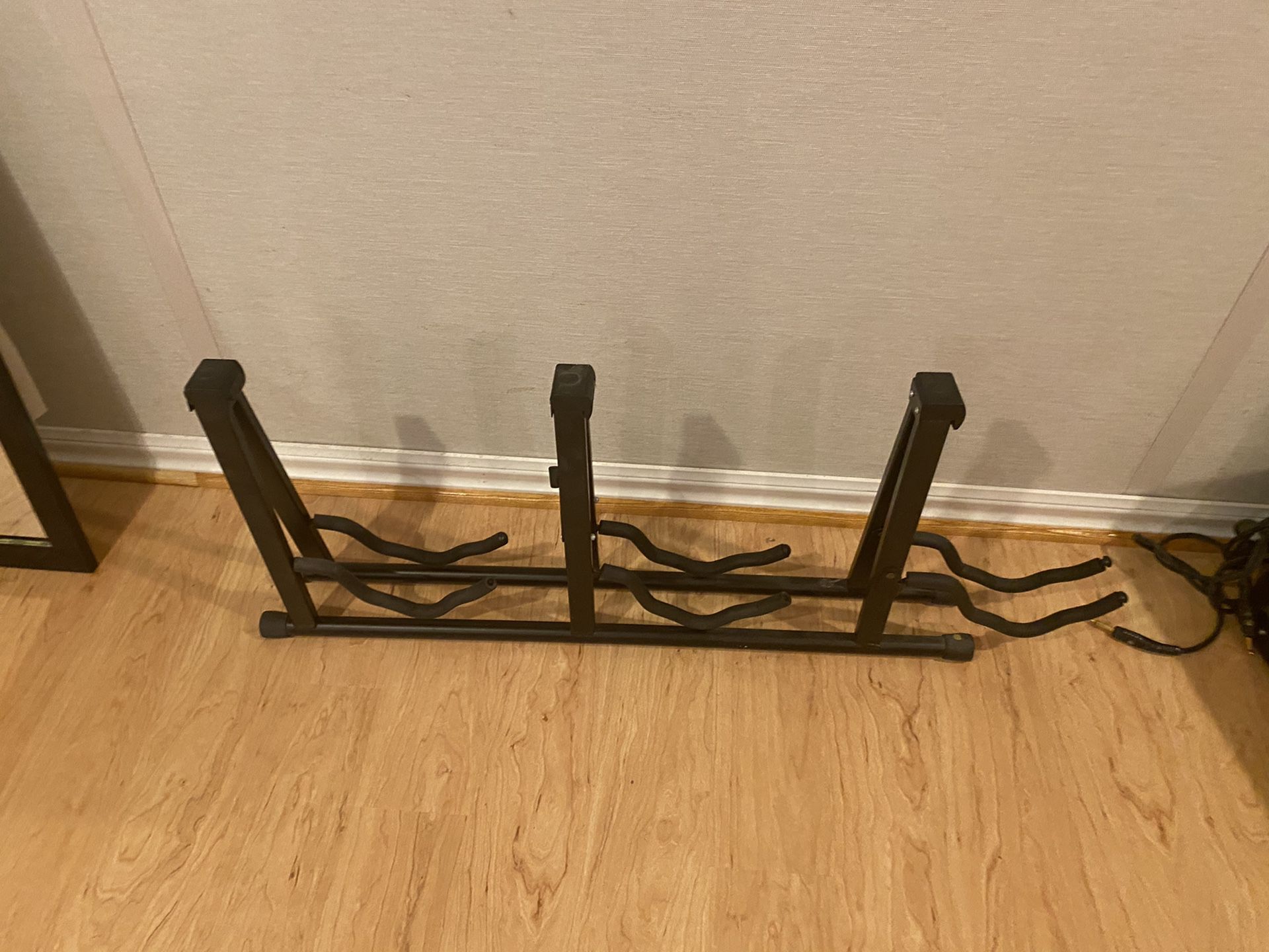 Guitar stand -for 3 guitars