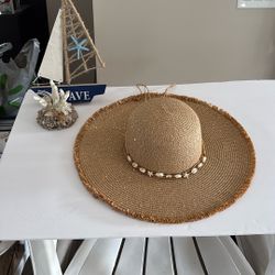 NEW STRAW FRINGED HAT..Adjustable Band 👒 