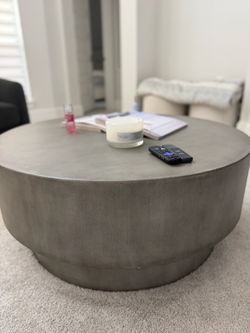 Round coffee table