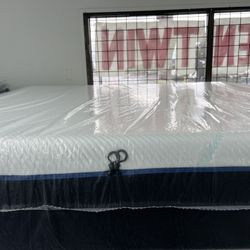 KING SIZE TEMPURPEDIC PROADAPT (SOFT) MATTRESS & BOX SPRINGS BED SET