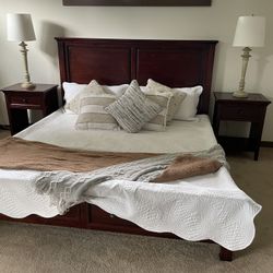 King Platform Bed with 2 Drawers
