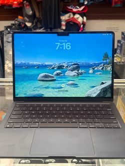 Apple MacBook Air 13.6" 2022 M2 8GB RAM 256GB SSD Midnight with Case