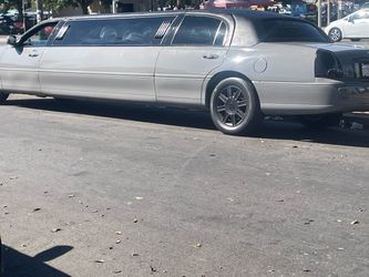 2005 Lincoln Limousine