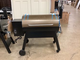 Traeger Pro Series 34-Pellet Grill and Smoker in Bronze