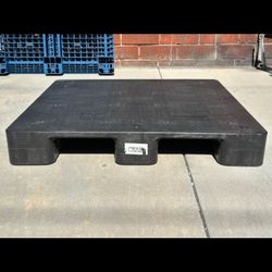 Plastic Pallets $8