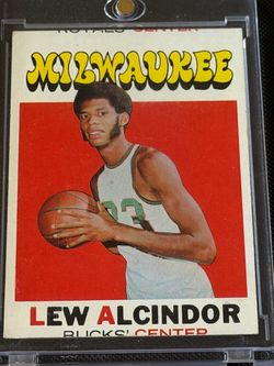 1971 Topps Lew Alcindor Milwaukee Bucks Basketball Card