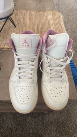 Women’s Jordan 1 MID Retro