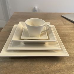 Sonoma Williams 8 Piece Dinner Set