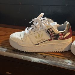 Adidas Size 8 Like New $45 Pick Up In Glendale Heights 