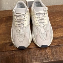 Yeezy 700 Salt Size 6M