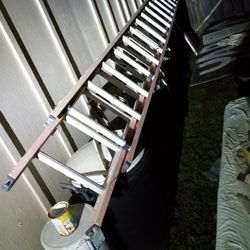 24Or 26 Ft Fiberglass Extension Ladder