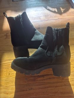 Woman boots size 8