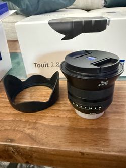 Zeiss Touit 12mm f/2.8 Distagon - Fujifilm X Mount - Excellent