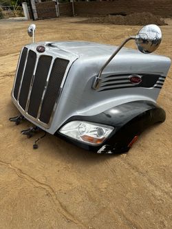 Peterbilt 579 Hood