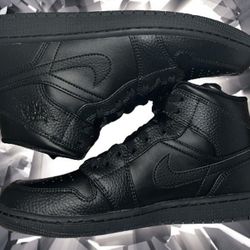 Air Jordan 1 Mid “Triple Black”