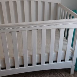 Baby Crib/toddler Bed