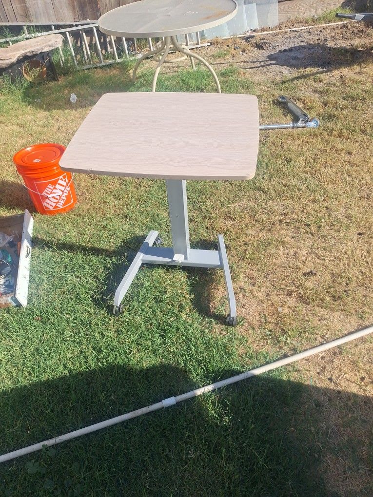 Computer Table(ajustable)