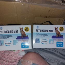 2 médium sized cooling mats for your pets 